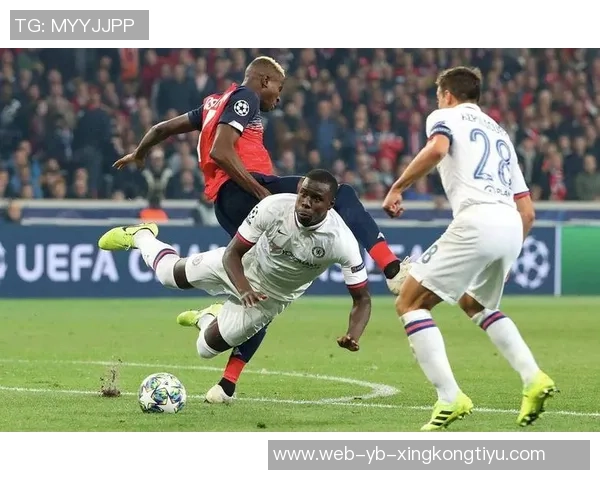 法媒报道里尔法兰克福汉堡等队争抢昂热后卫埃科米 法媒报道里尔法兰克福汉堡等队争抢昂热后卫埃科米